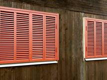 Красные распашные ставни Галерея наших работ-15